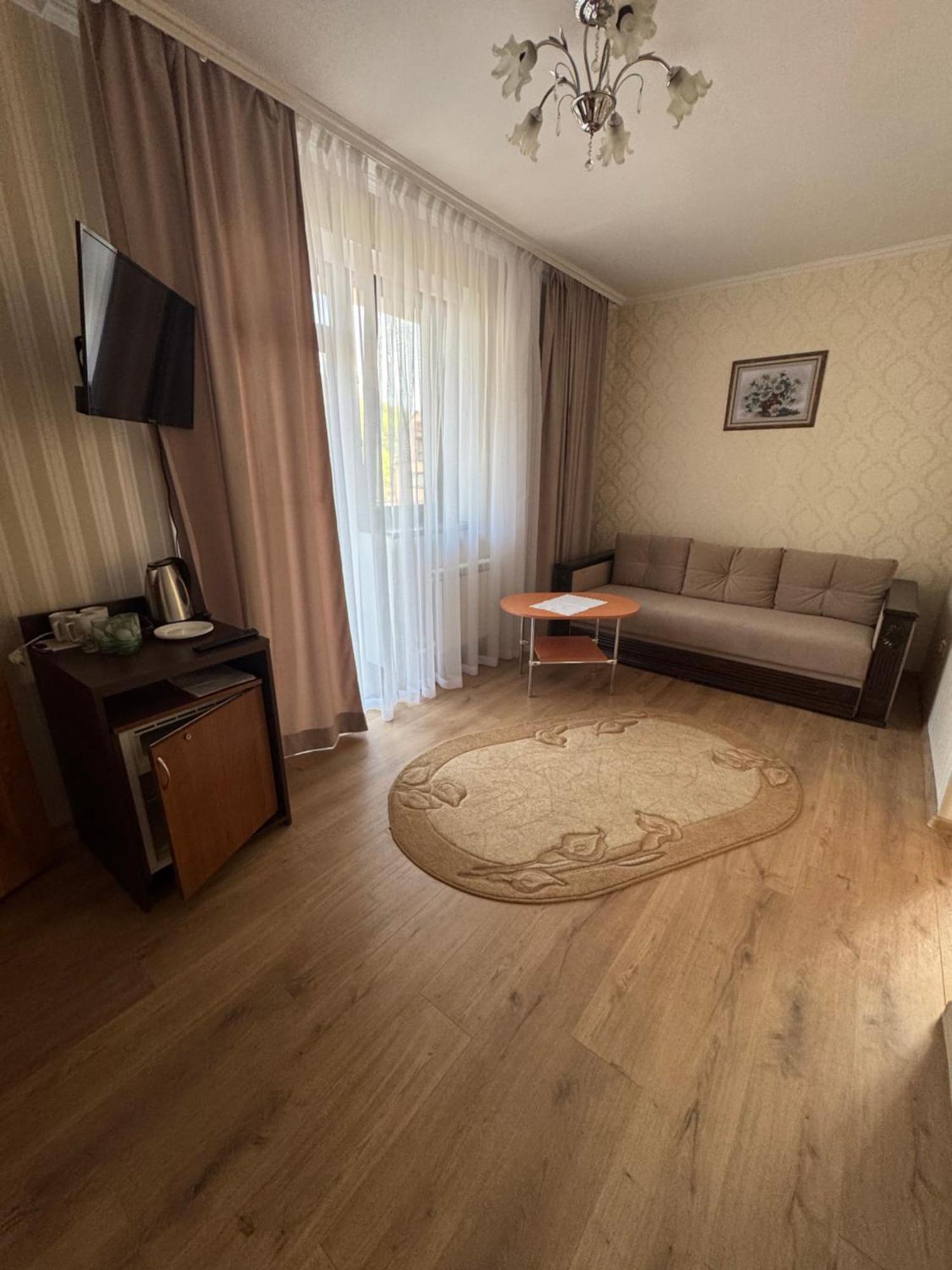Hotel Сонячна Перлина Poljana Exteriér fotografie